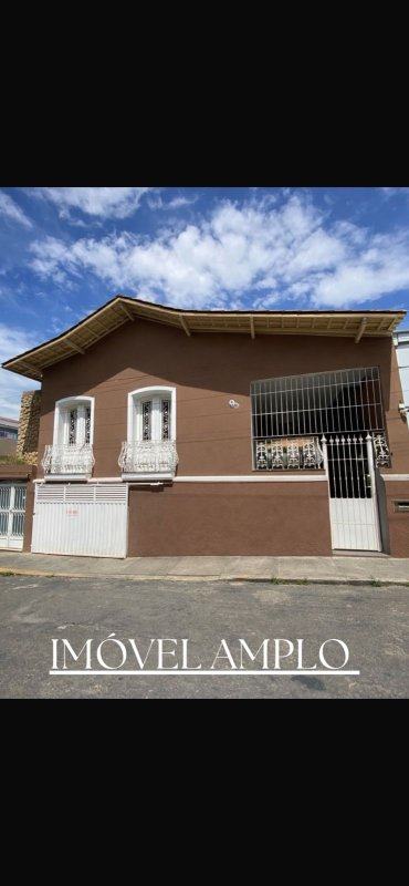 Casa com 2 suítes e terraço no Centro – foto 1