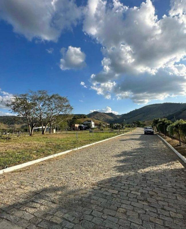 Lote de 347 m² no Jardim Valéria – foto 2