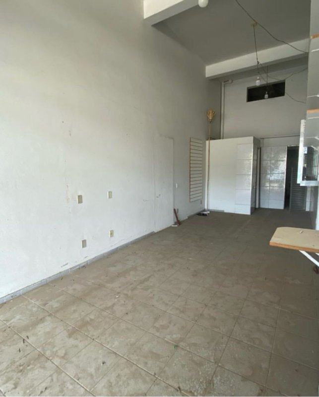 Loja comercial na Av. Gov. Roberto Silveira – foto 2